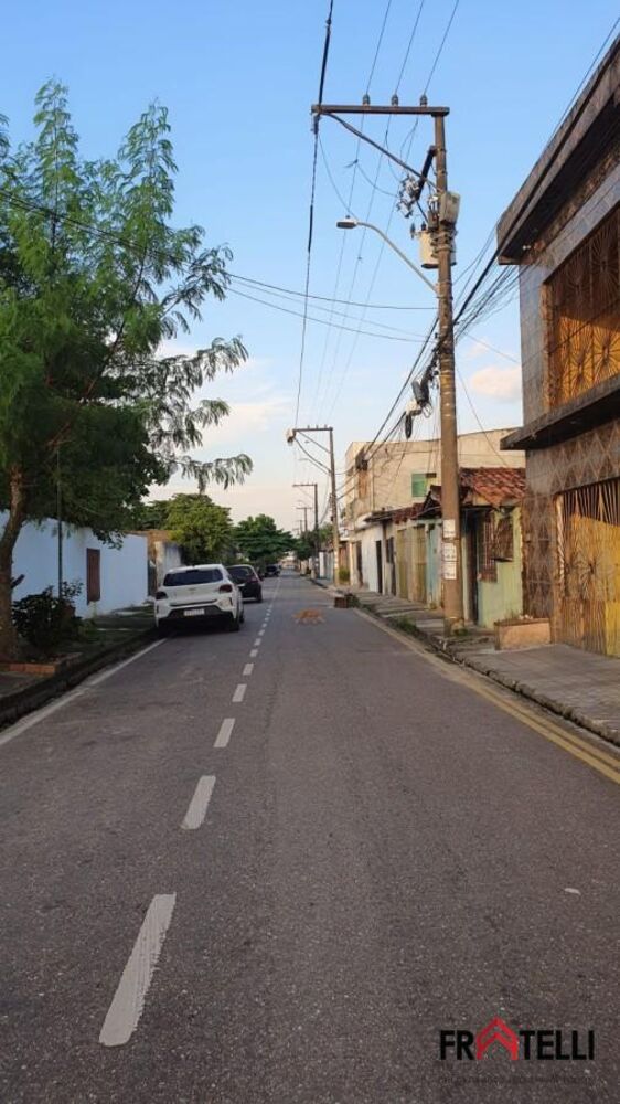 Casa à venda com 5 quartos, 200m² - Foto 4
