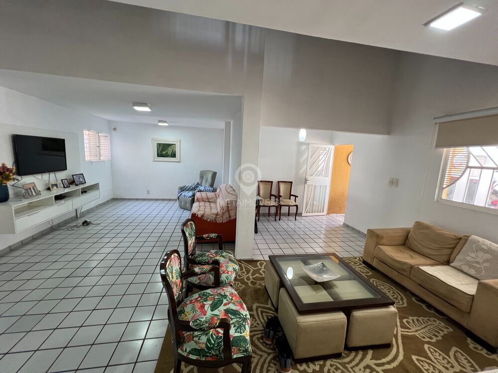 Prédio Inteiro para alugar com 4 quartos, 250m² - Foto 2
