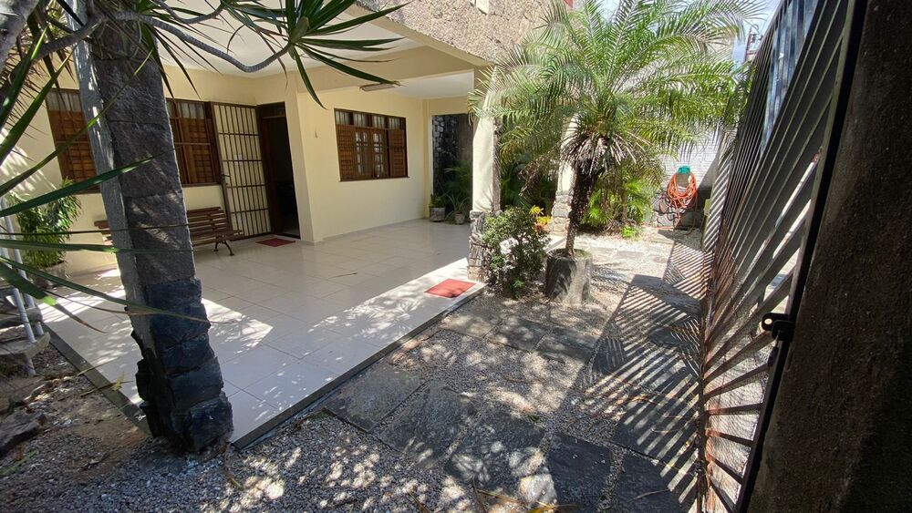 Casa à venda com 3 quartos, 250m² - Foto 1