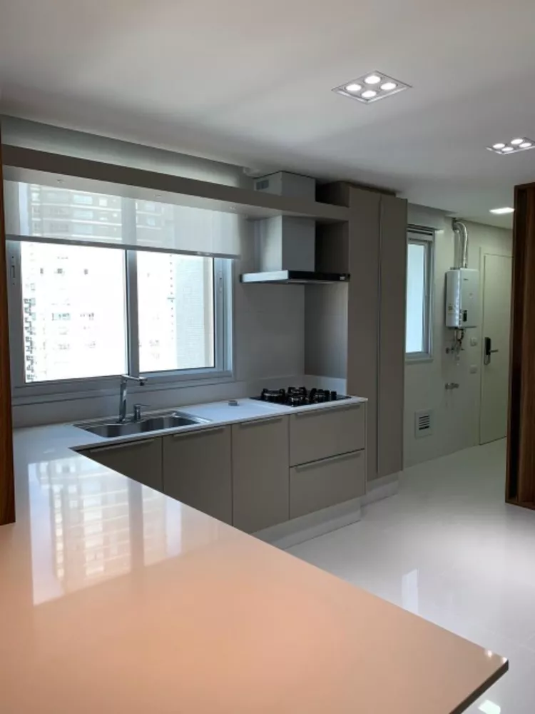 Apartamento à venda com 3 quartos, 152m² - Foto 2