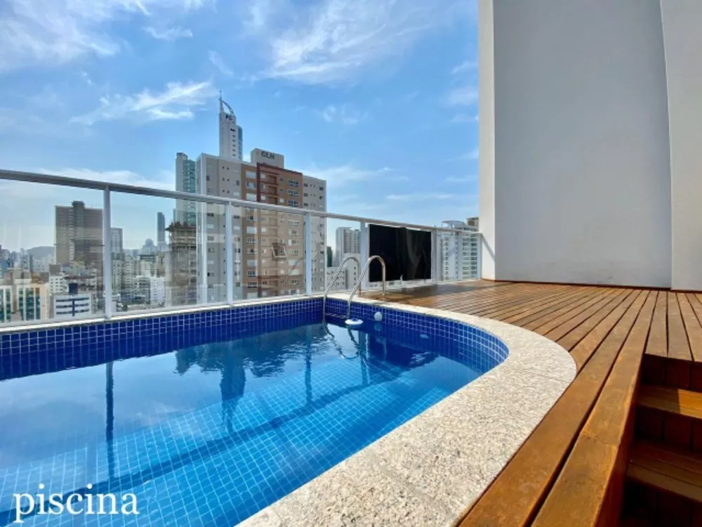 Cobertura à venda com 4 quartos, 240m² - Foto 1