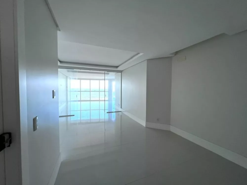 Apartamento à venda com 3 quartos, 198m² - Foto 3