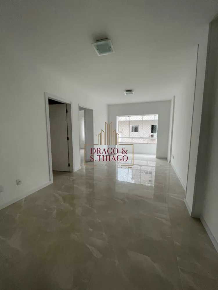 Apartamento à venda com 2 quartos, 75m² - Foto 2