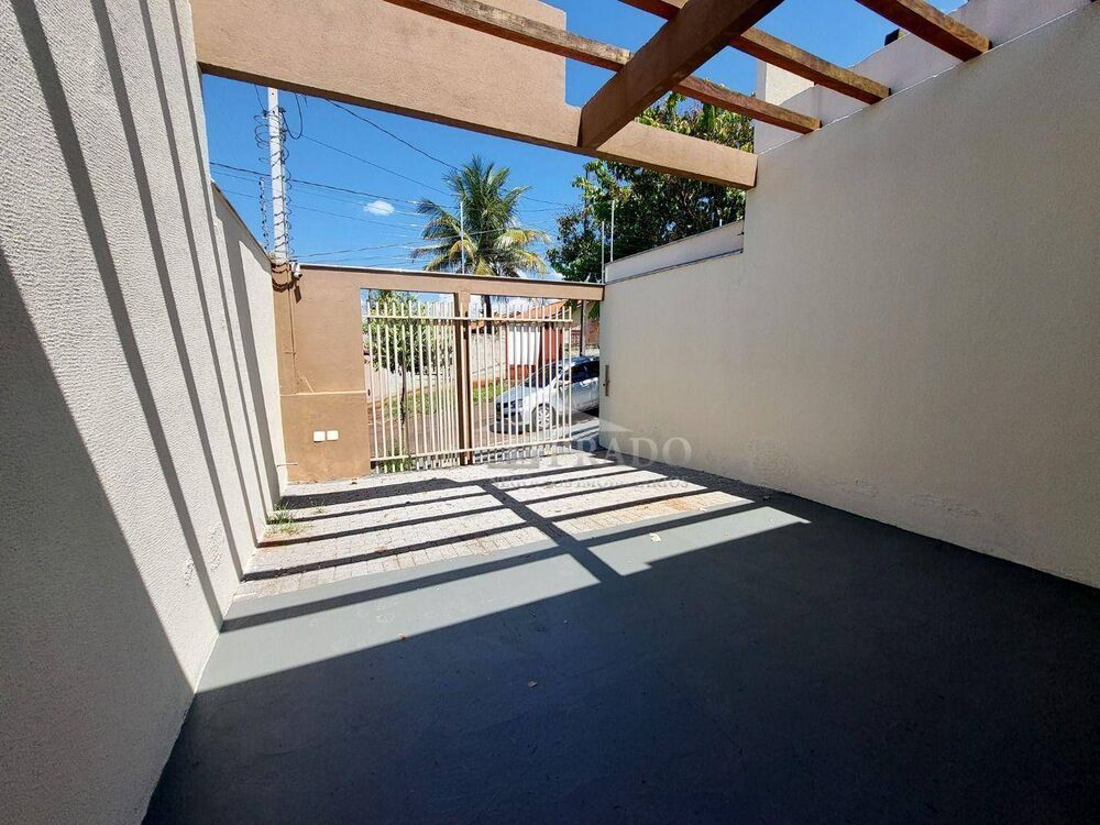 Casa à venda com 3 quartos, 85m² - Foto 2