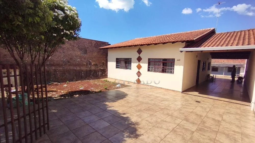 Casa à venda com 3 quartos, 120m² - Foto 1