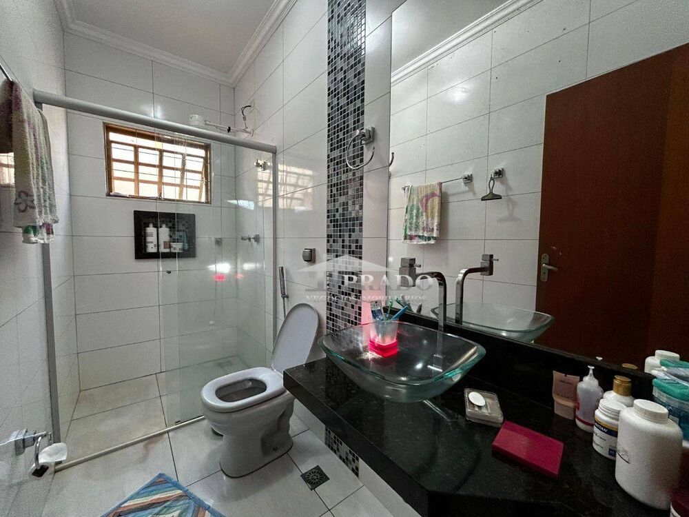 Casa, 3 quartos, 214 m² - Foto 1