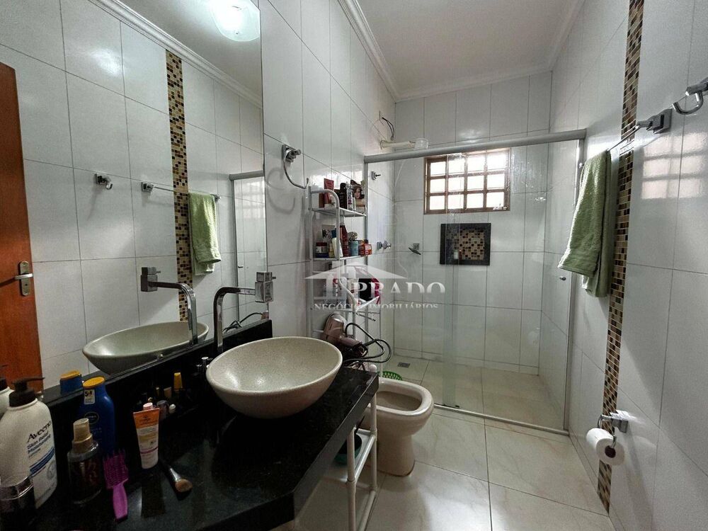 Casa, 3 quartos, 214 m² - Foto 2