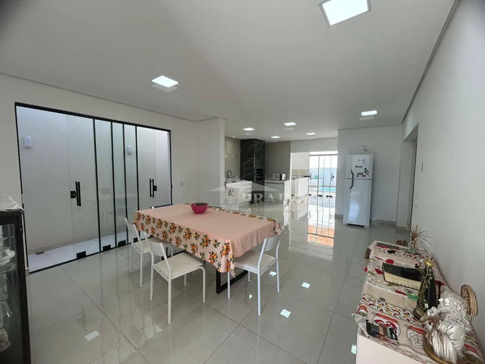 Casa, 3 quartos, 195 m² - Foto 2