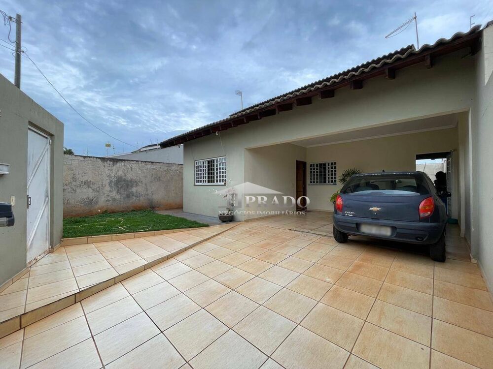 Casa à venda com 3 quartos, 153m² - Foto 1