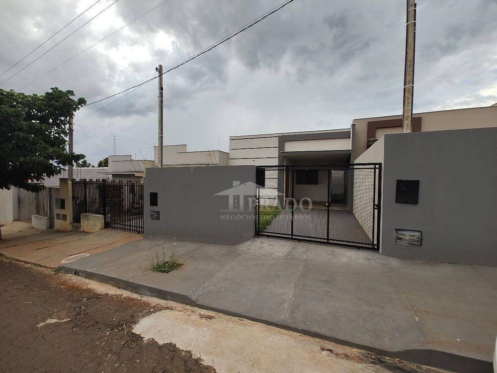 Casa à venda com 2 quartos, 74m² - Foto 1