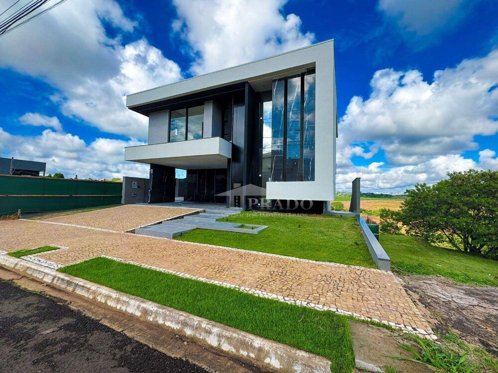 Casa à venda com 4 quartos, 347m² - Foto 2