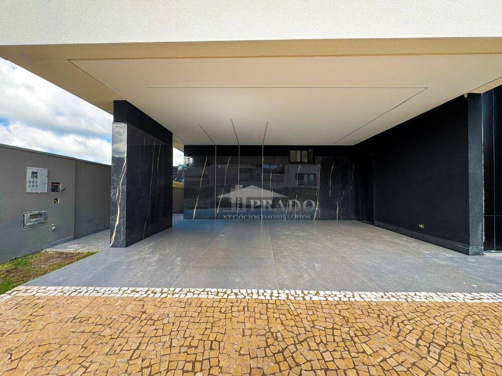 Casa à venda com 4 quartos, 347m² - Foto 1
