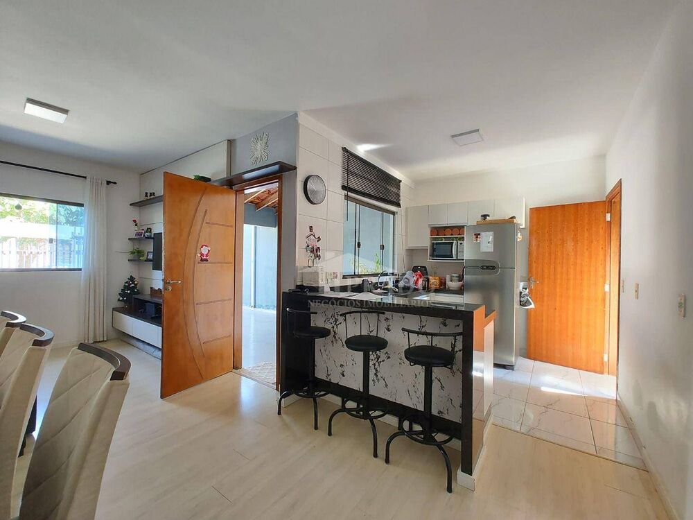 Casa à venda com 2 quartos, 90m² - Foto 2