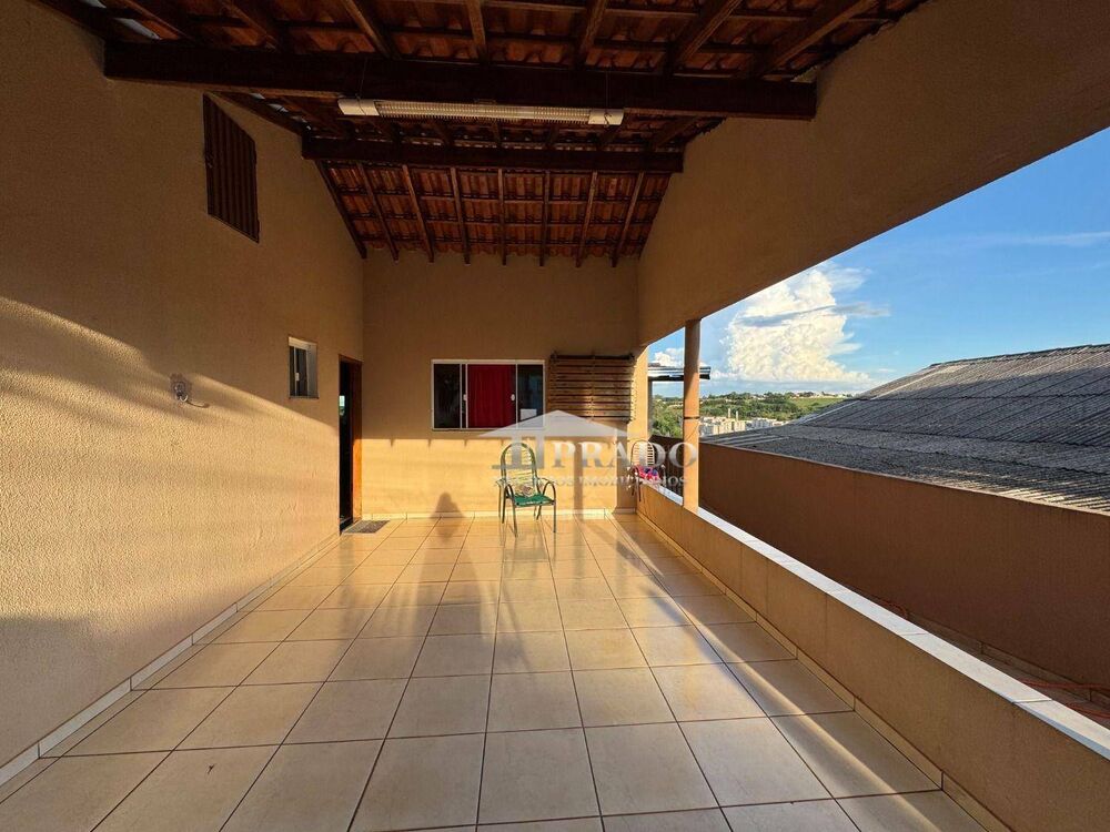 Casa à venda com 3 quartos, 130m² - Foto 2