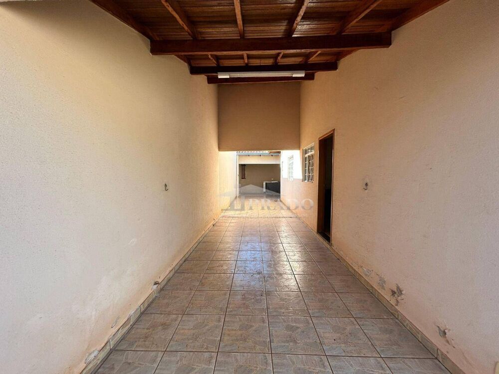 Casa à venda com 3 quartos, 140m² - Foto 1