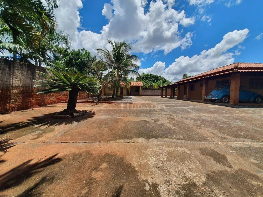 Chácara, 4 quartos, 3048 m² - Foto 2
