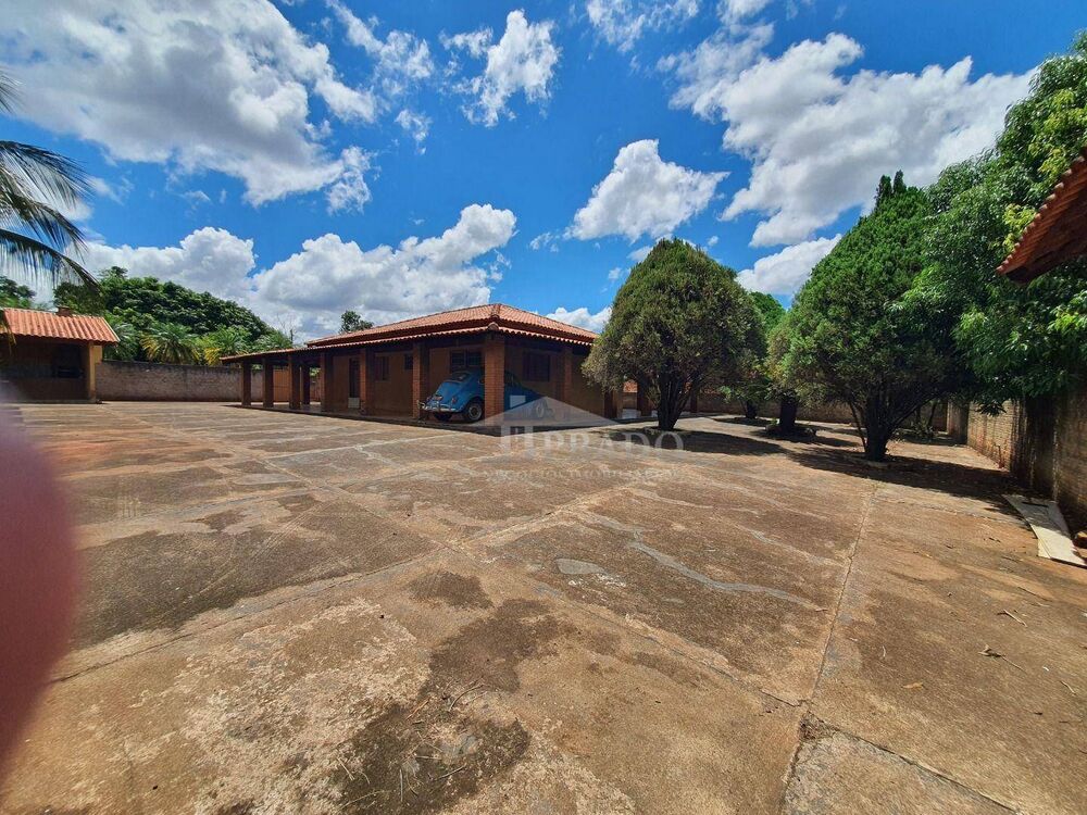 Chácara, 4 quartos, 3048 m² - Foto 1