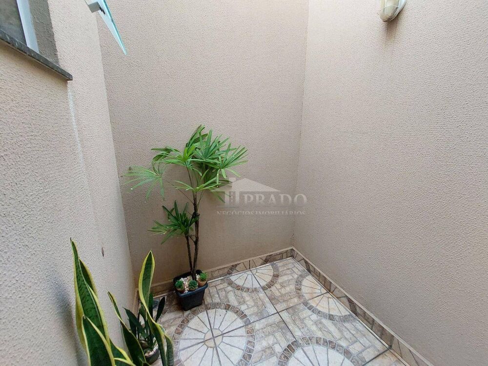 Casa à venda com 2 quartos, 76m² - Foto 7