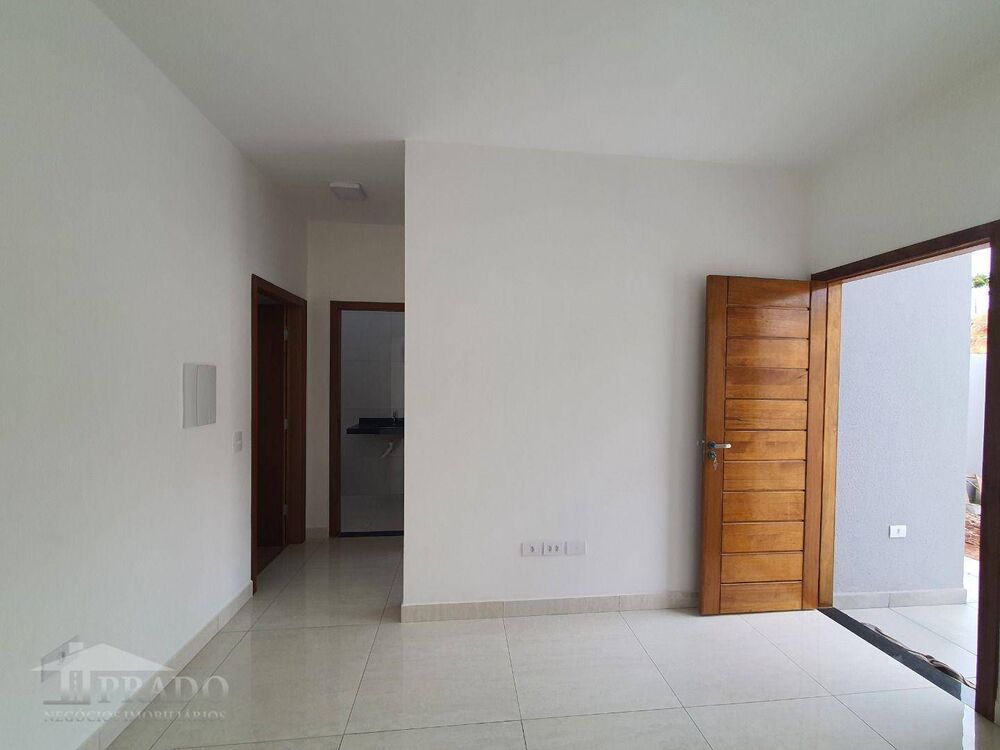 Casa à venda com 2 quartos, 75m² - Foto 2