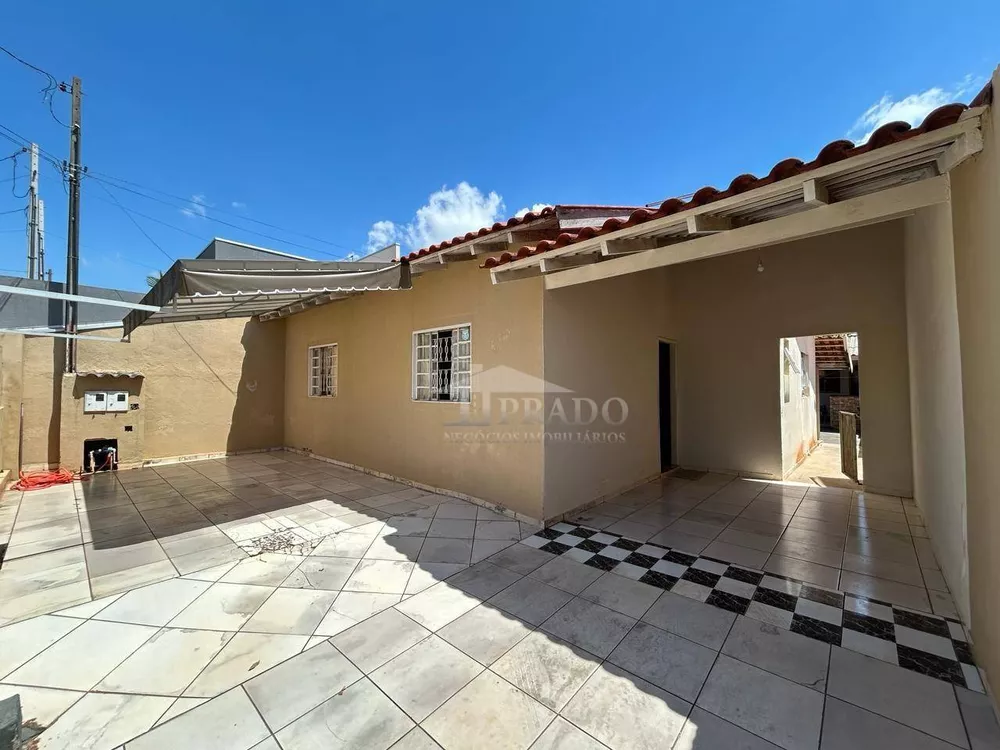 Casa à venda com 5 quartos, 136m² - Foto 2