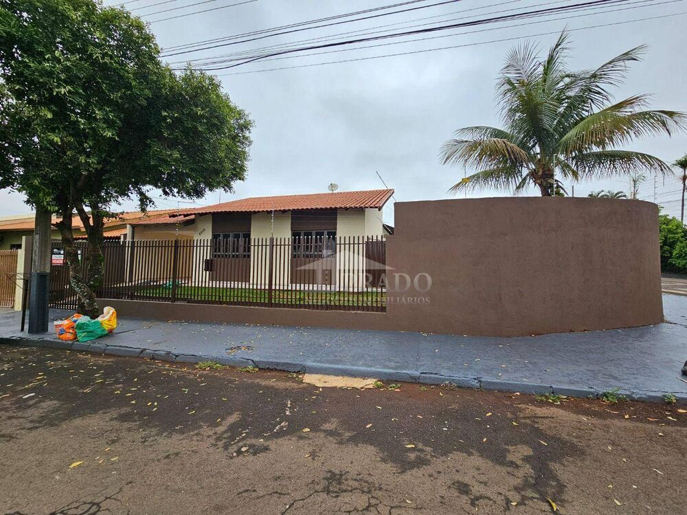 Casa, 3 quartos, 233 m² - Foto 1