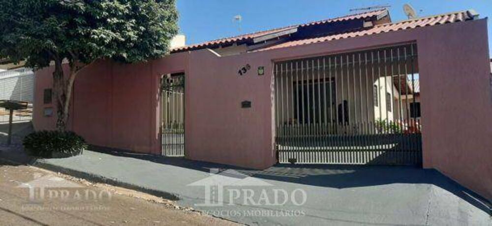 Casa à venda com 3 quartos, 162m² - Foto 1