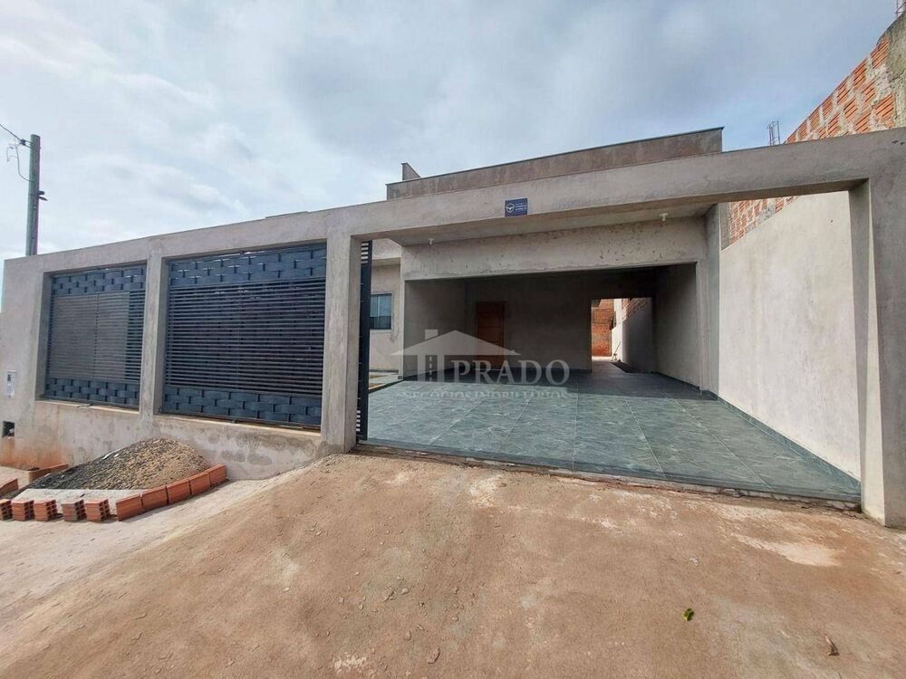 Casa à venda com 3 quartos, 117m² - Foto 1