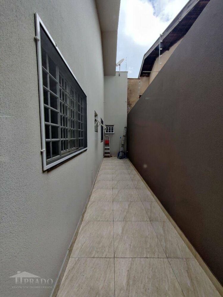 Casa à venda com 3 quartos, 137m² - Foto 2