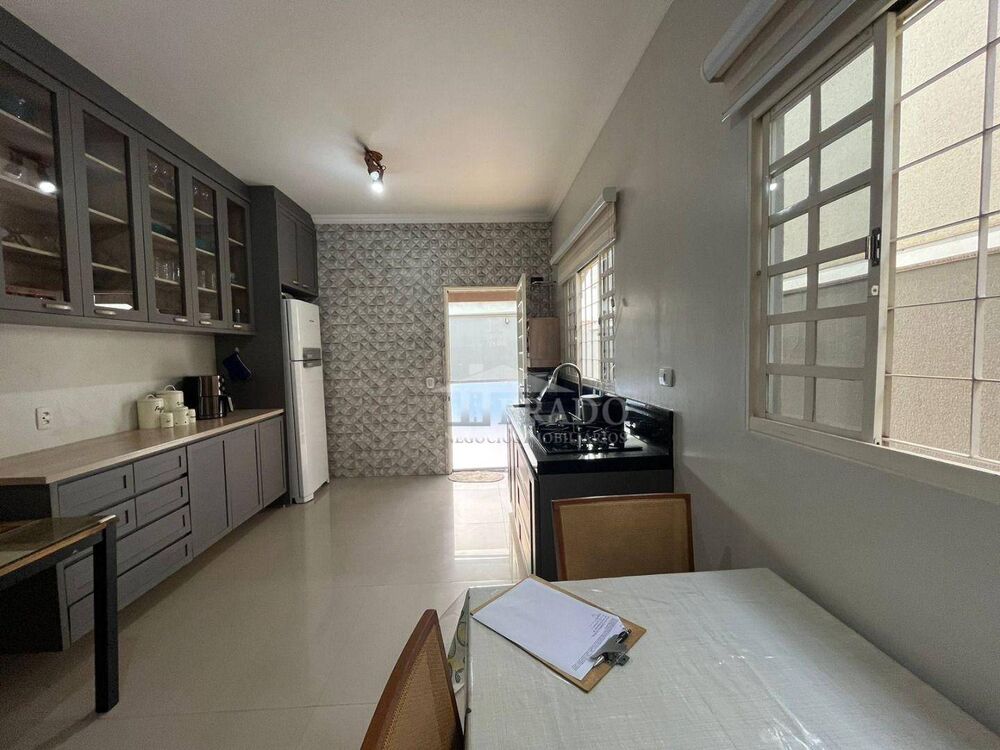 Casa à venda com 3 quartos, 137m² - Foto 4