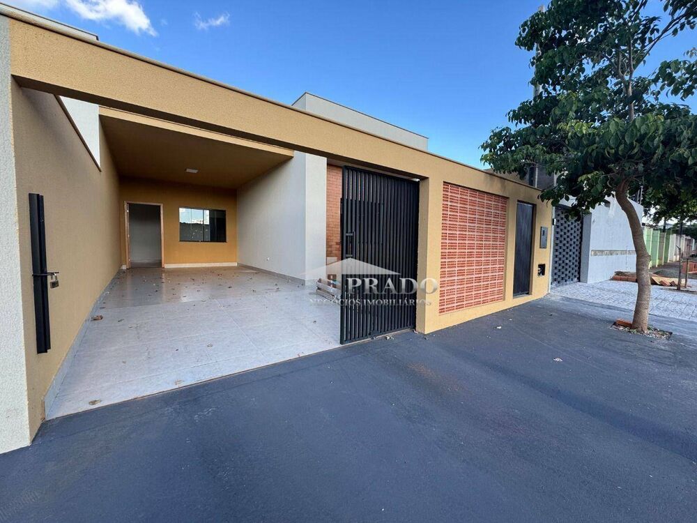 Casa à venda com 2 quartos, 120m² - Foto 1