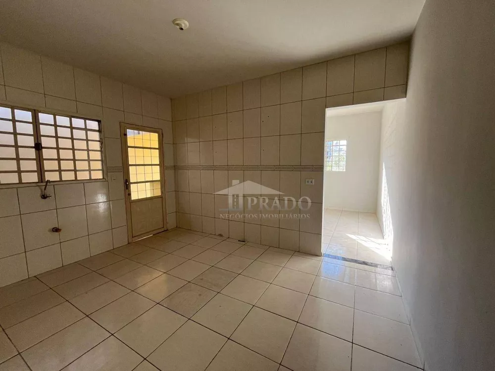 Casa à venda com 2 quartos, 77m² - Foto 4