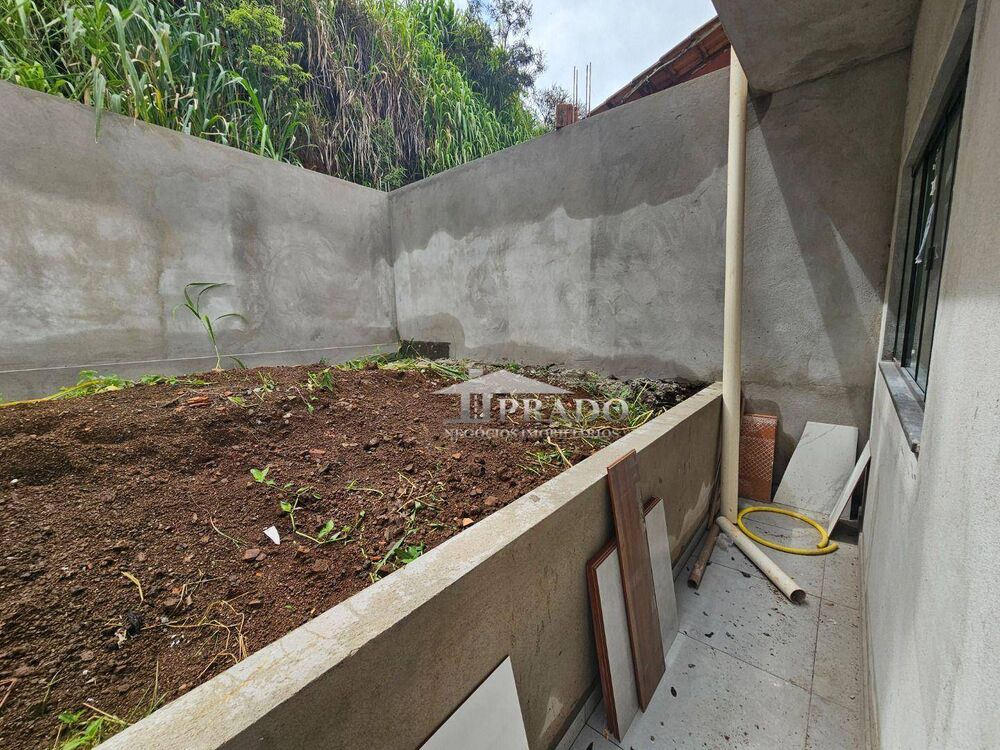 Casa à venda com 3 quartos, 80m² - Foto 2
