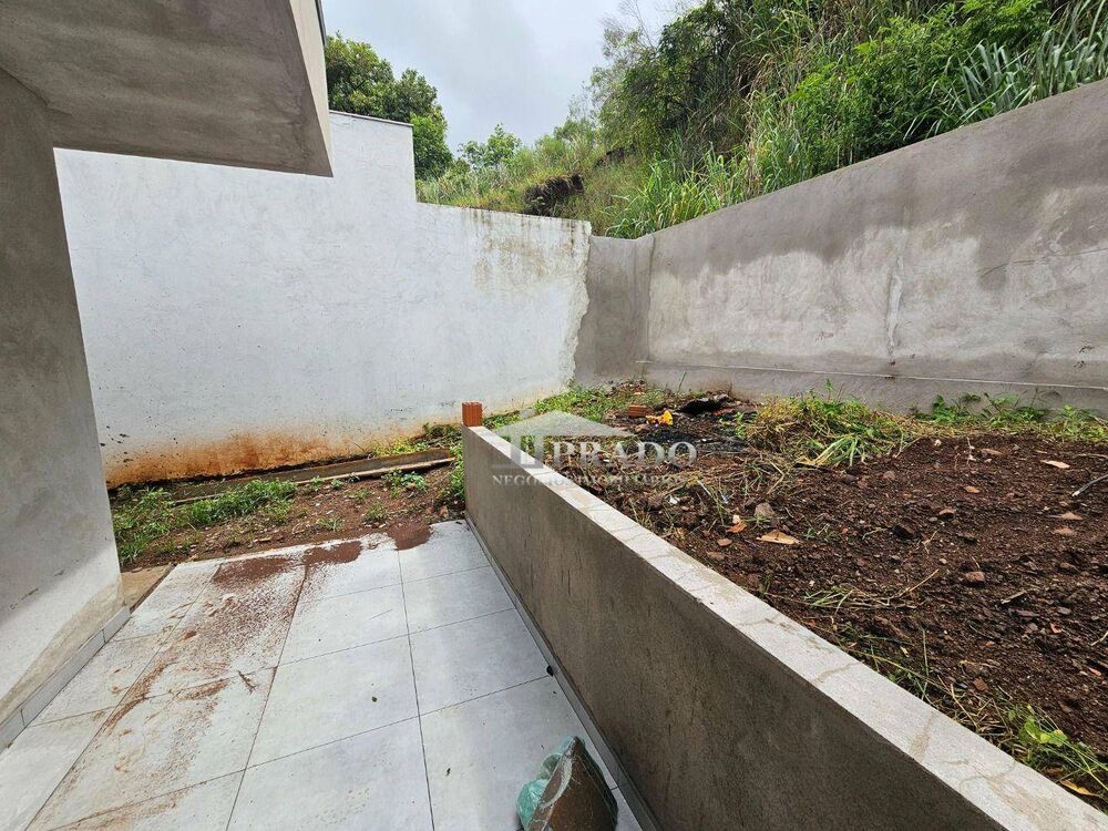 Casa à venda com 3 quartos, 80m² - Foto 1