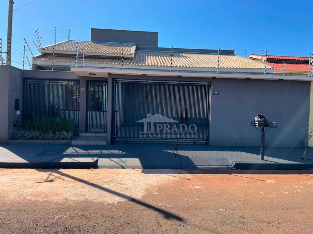 Casa à venda com 3 quartos, 174m² - Foto 1