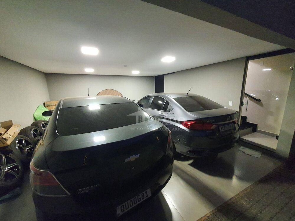 Casa à venda com 4 quartos, 231m² - Foto 2
