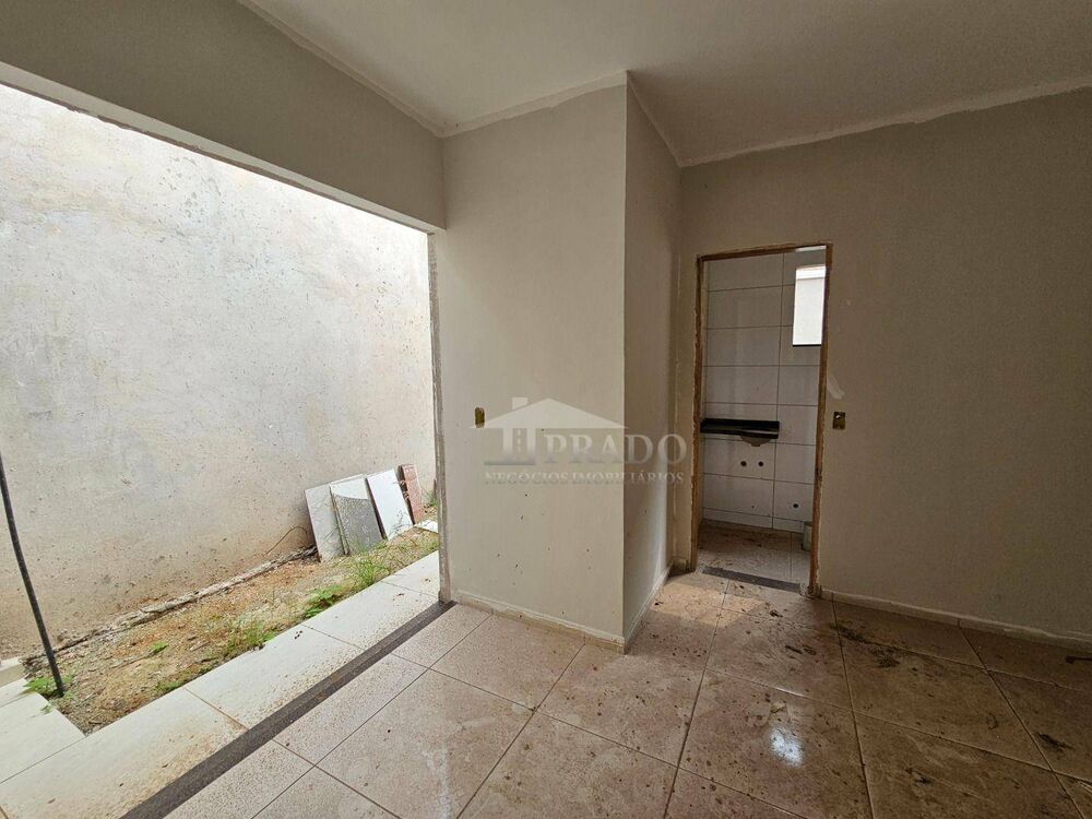 Casa à venda com 2 quartos, 63m² - Foto 8
