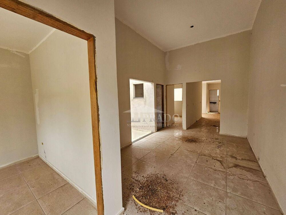 Casa à venda com 2 quartos, 63m² - Foto 3