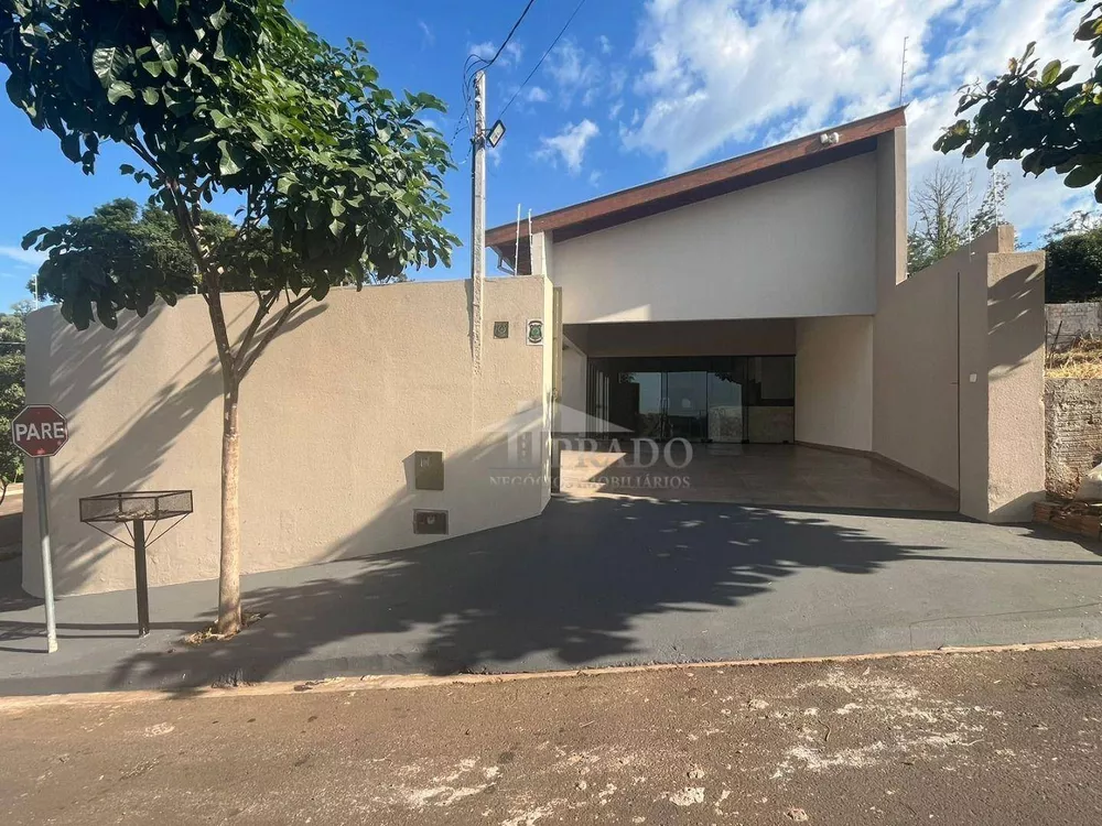 Casa à venda com 3 quartos, 192m² - Foto 1