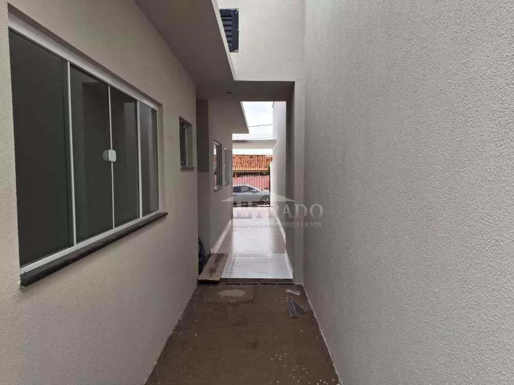 Casa à venda com 2 quartos, 60m² - Foto 4