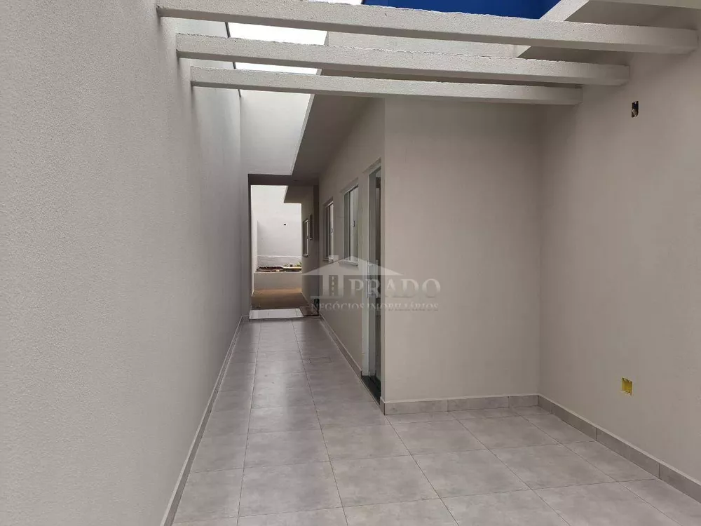 Casa à venda com 2 quartos, 60m² - Foto 2