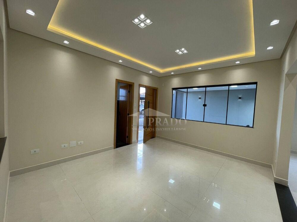 Casa à venda com 3 quartos, 220m² - Foto 2