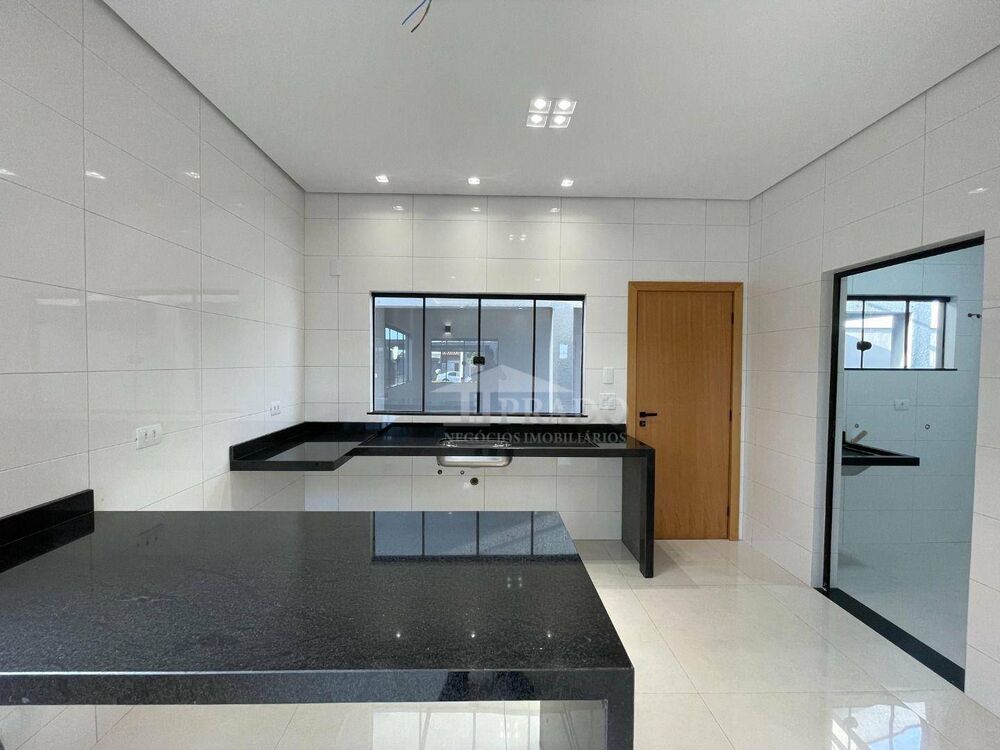 Casa à venda com 3 quartos, 220m² - Foto 8