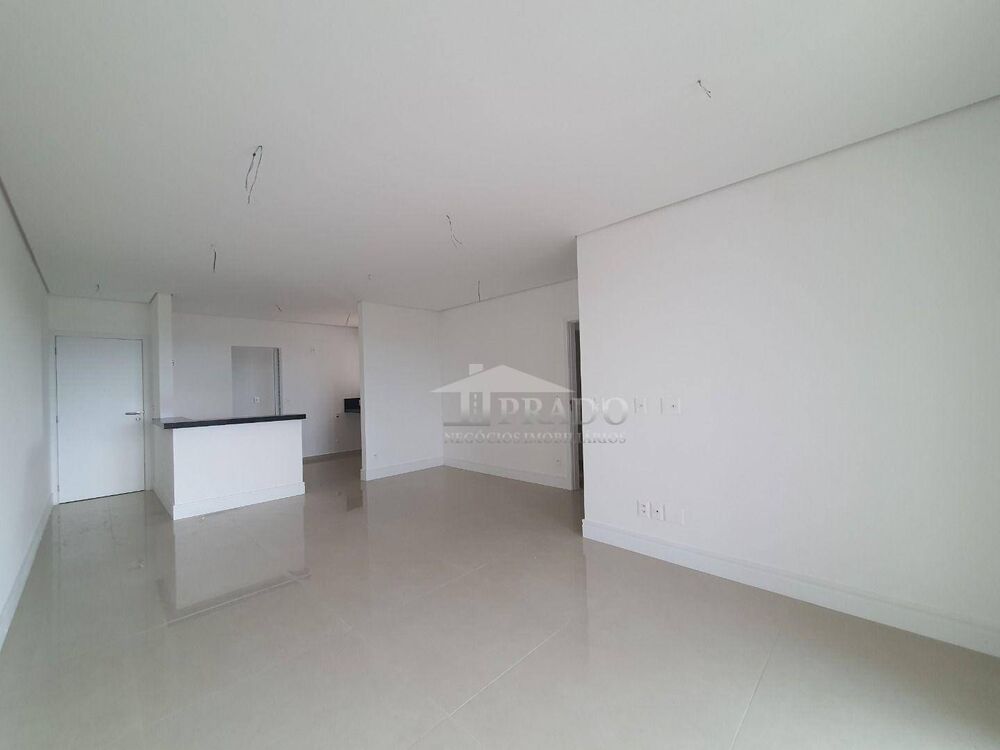 Apartamento à venda com 3 quartos, 128m² - Foto 2