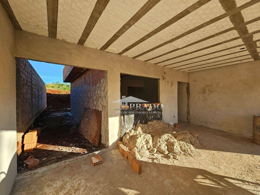 Casa à venda com 3 quartos, 126m² - Foto 2