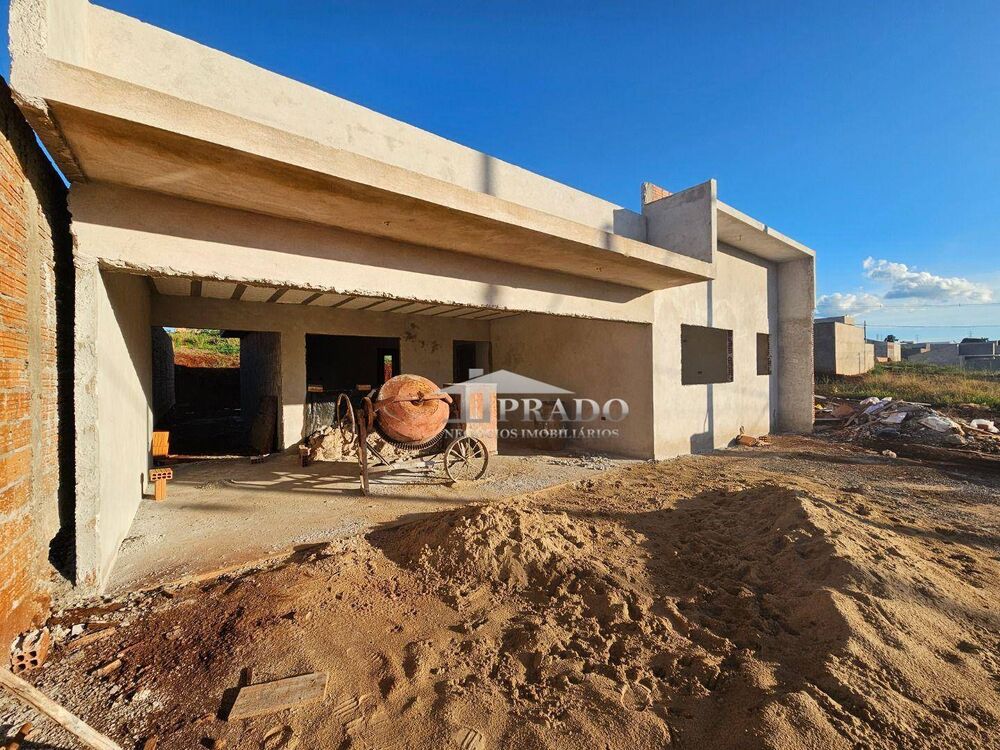 Casa à venda com 3 quartos, 126m² - Foto 1