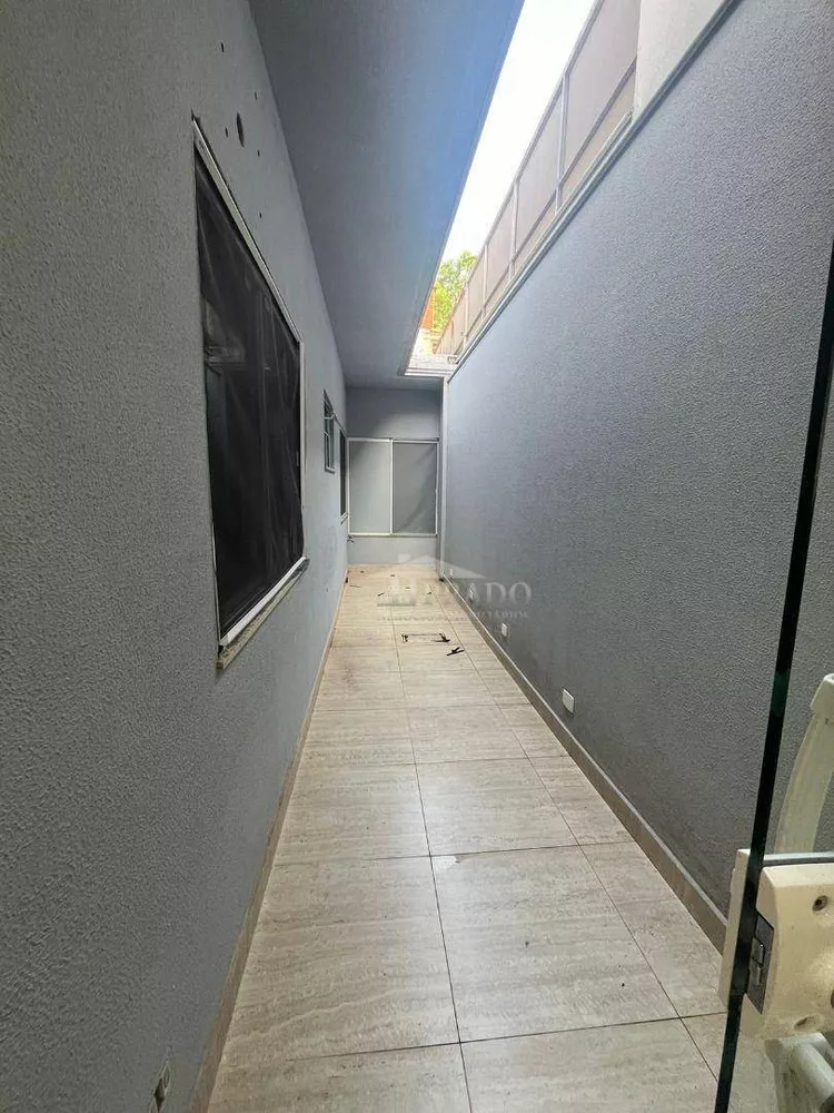 Casa de Condomínio para alugar com 3 quartos, 201m² - Foto 3