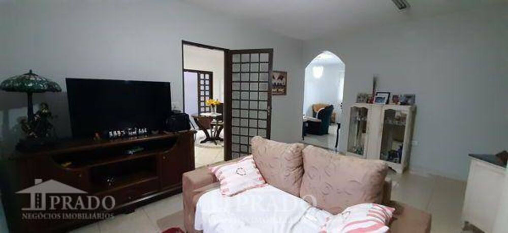 Casa à venda com 6 quartos, 250m² - Foto 4