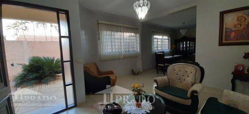 Casa à venda com 6 quartos, 250m² - Foto 3