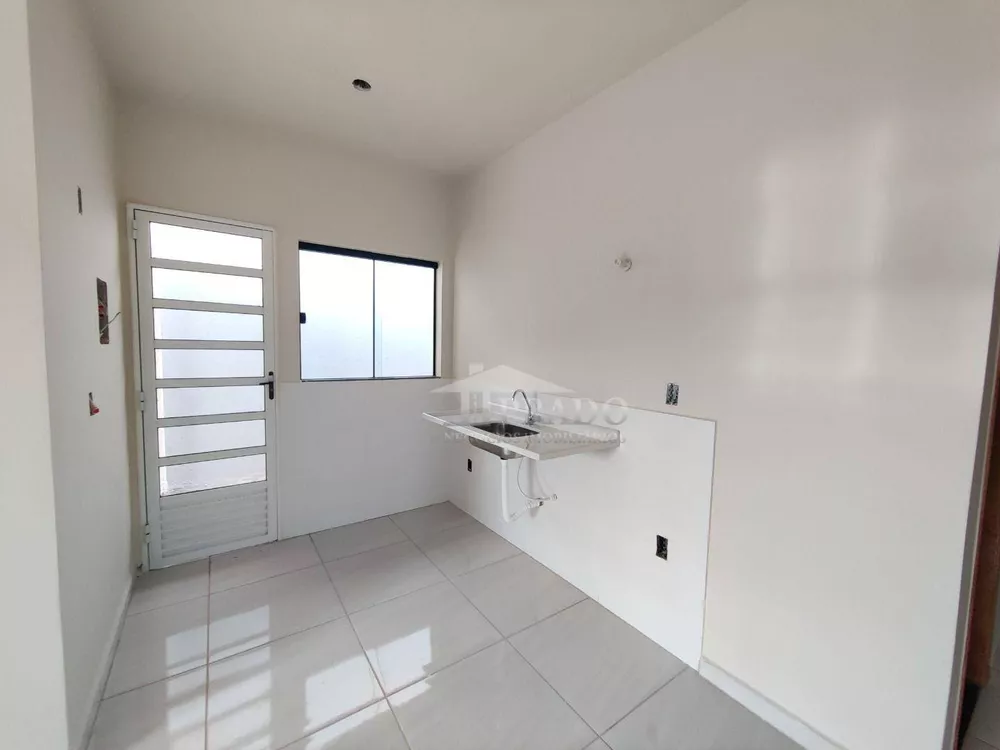 Casa à venda com 2 quartos, 79m² - Foto 4