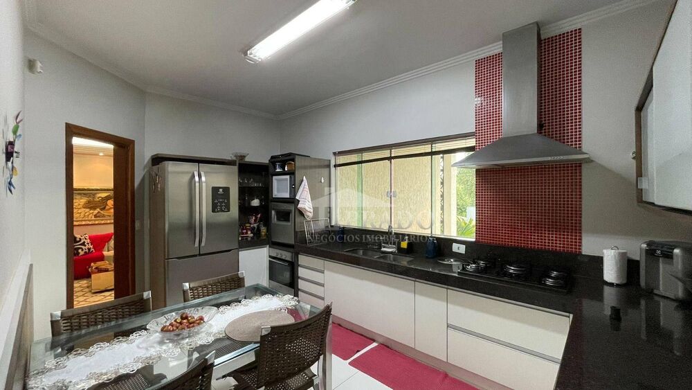 Sobrado à venda com 4 quartos, 512m² - Foto 2
